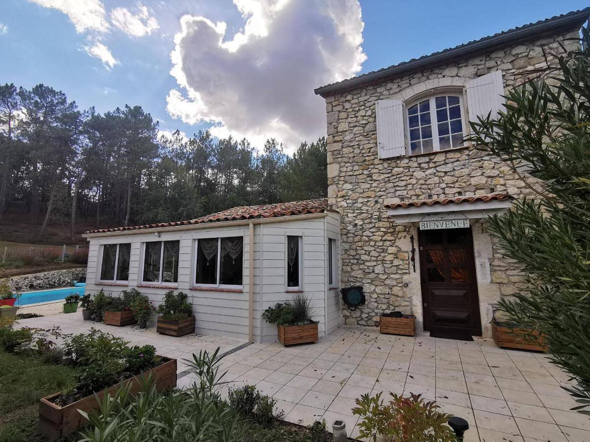 Domaine Des 3 Cyprès Chambre Pivoine Chez Nath & Pat in Fumel, Quercy