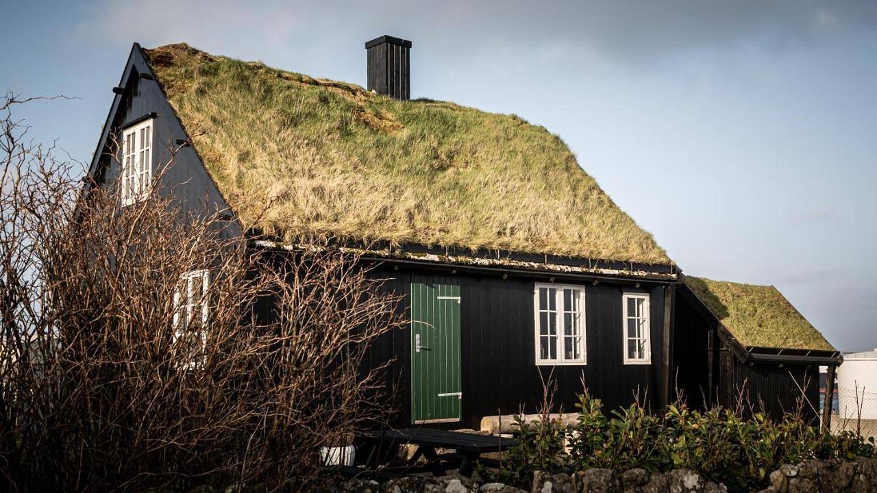 Traditional Faroese house in Tórshavns city center in Tórshavn, Färöer