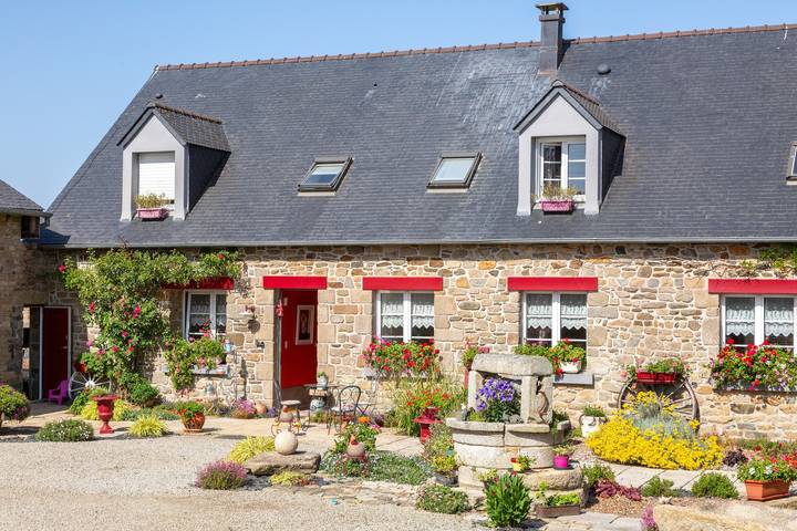 Cottage „Ty Pemorc'h“ mit privater Terrasse, Gemeinschaftsgarten und Wlan in Kerlaz, Châteaulin und Umgebung