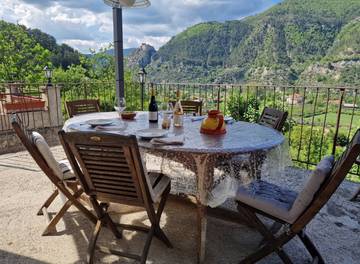 Cottage pour 6 personnes, avec jardin et balcon à Entrevaux