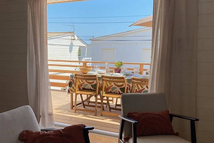 Chalet sur pilotis, esprit film 37°2, Gruissan Plage WiFi in Plage des Chalets, Gruissan