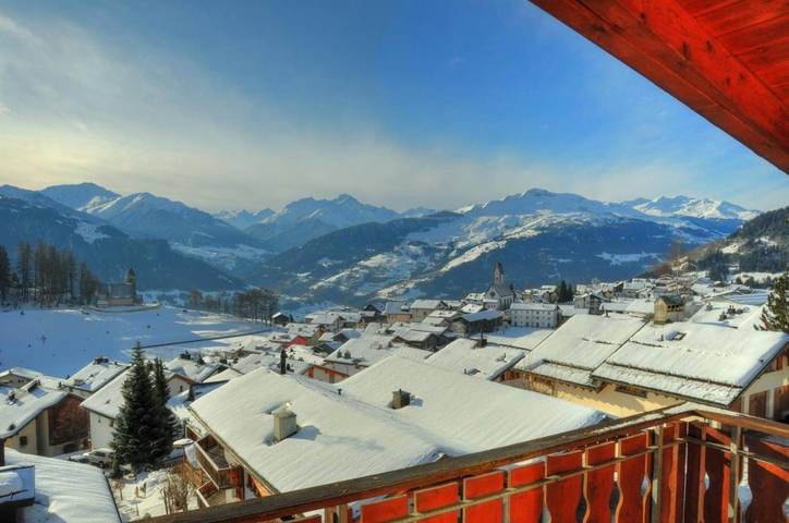 Ferienwohnung für 4 Personen, mit Balkon und Terrasse sowie Sauna und Ausblick in Falera