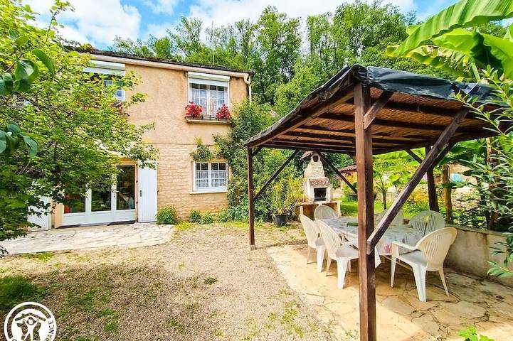 Location de vacances pour 5 personnes, avec piscine et jardin, animaux acceptés à Caillac