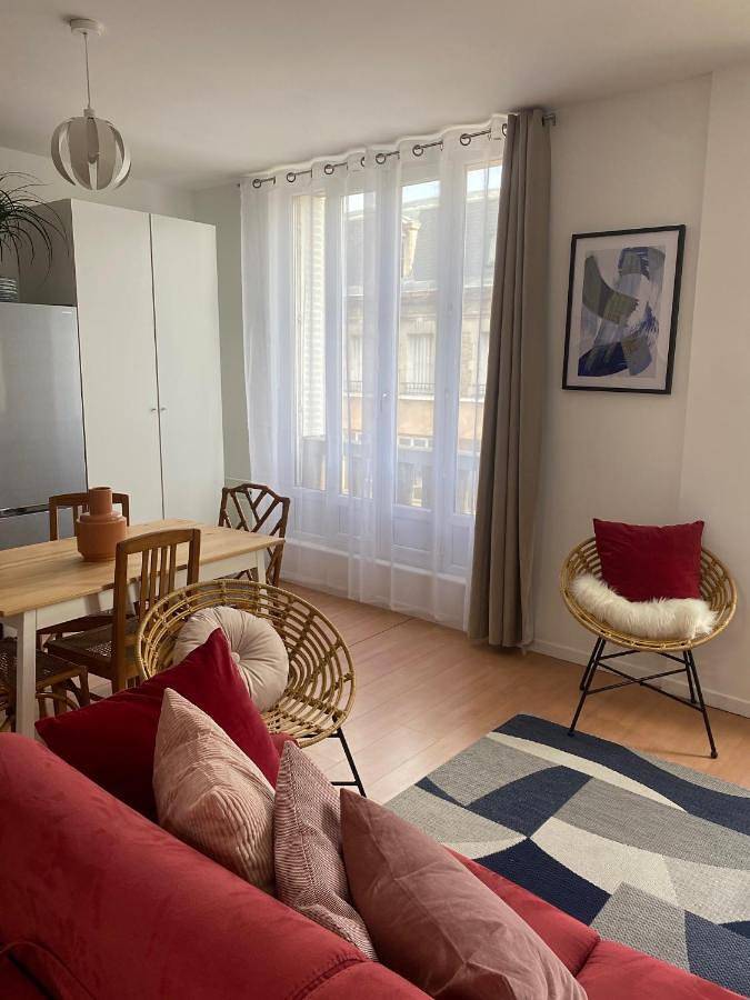 Appartement entier, Queen Room with Balcony in Soissons, Aisne