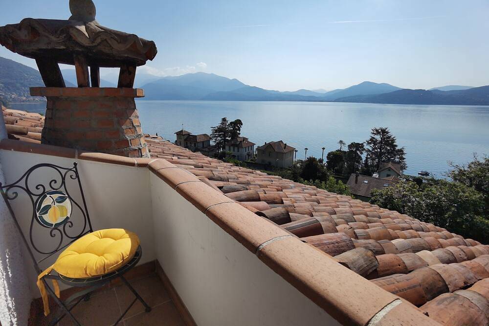 Villa Schaake with Panoramic View, beach front in Oggebbio, Gemeente Oggebbio