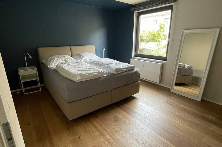 Ganze Wohnung, Ruheoase in Zentrumsnähe: Stilvolle Gartenwohnung, 2 Schlafzimmern, top Öpnv in Eller-Düsseldorf, Düsseldorf