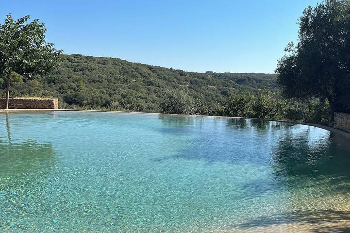 Location de vacances pour 10 personnes, avec jardin et terrasse, animaux acceptés à Saint-Maximin (Nimes)