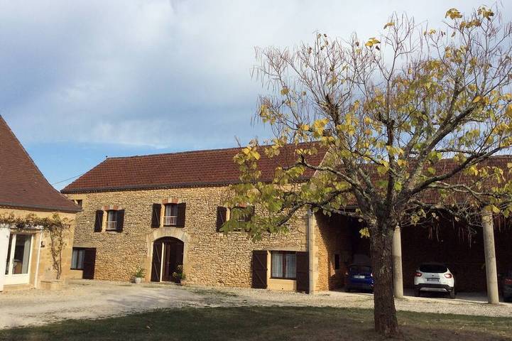 Gîte pour 4 personnes, avec Piscine à Le Buisson-de-Cadouin