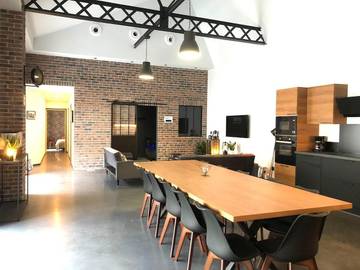 Gîte pour 10 personnes, avec terrasse et jacuzzi, adapté aux familles à Charlieu