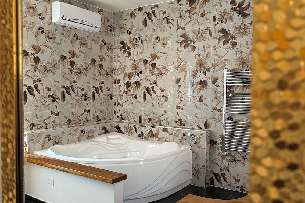 Appartamento intero, Suite Reale.\nil Palazzo dell'Alto Prelato in Fondi, Provincia di Latina