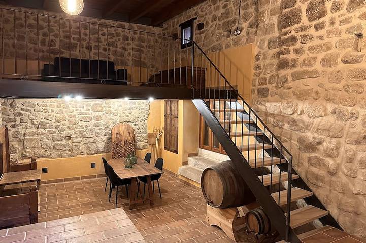 Gîte pour 8 personnes, avec Balcon et Jacuzzi