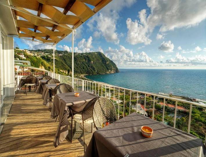Hotel für 5 Personen, mit Balkon und Terrasse sowie Garten und Pool in Panza