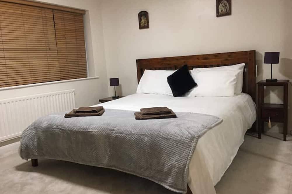 Spacious 5-Bedroom Home – Perfect for Family Getaways and Group Stay in Fareham, Hampshire