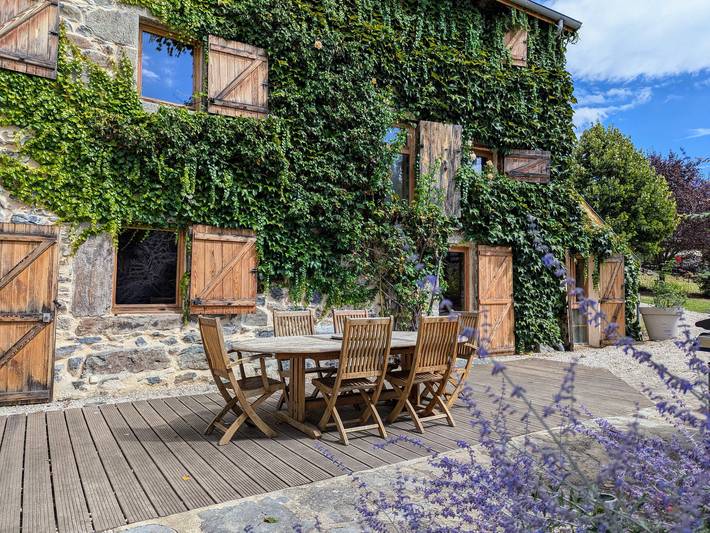 Gîte pour 6 personnes, avec Jacuzzi ainsi que Terrasse et Jardin à Rosières