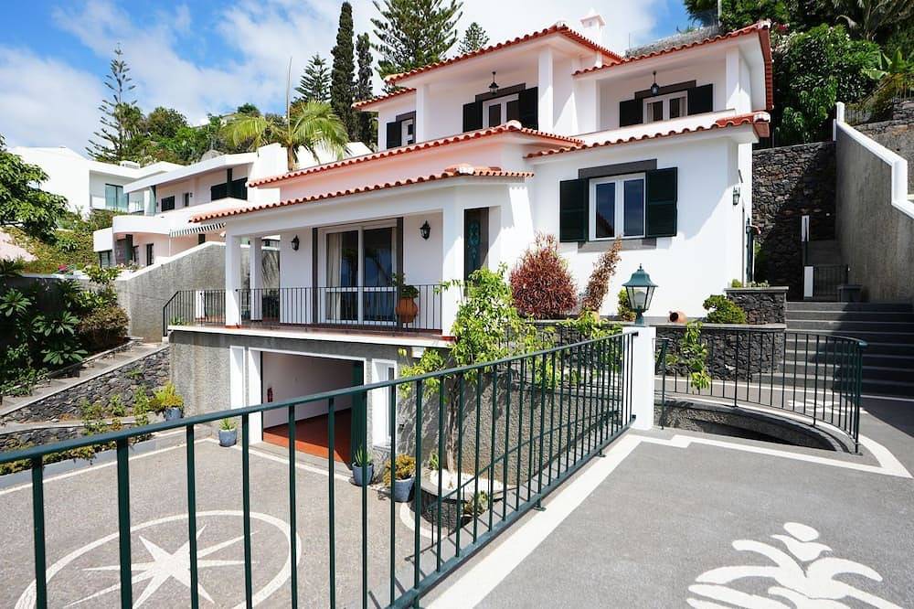 Casa vacanza a Caniço a partire da 213€ a notte