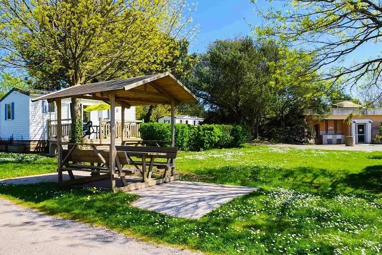 Lodge 3 estancias 5 Personas + 1 bebé in Larmor-Plage, Côte des Mégalithes