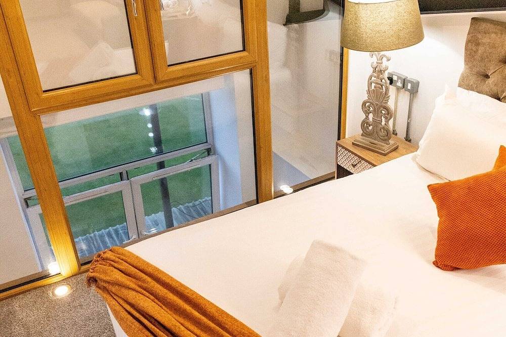 Entire apartment, Dealhouse Large 2-Bedroom Apartment for 6 Guests in Huddersfield, West Yorkshire