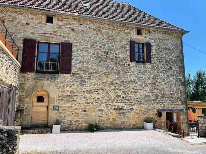 Location de vacances pour 12 personnes, avec jardin ainsi que piscine et terrasse, animaux acceptés à Saint-Julien-de-Lampon - 2