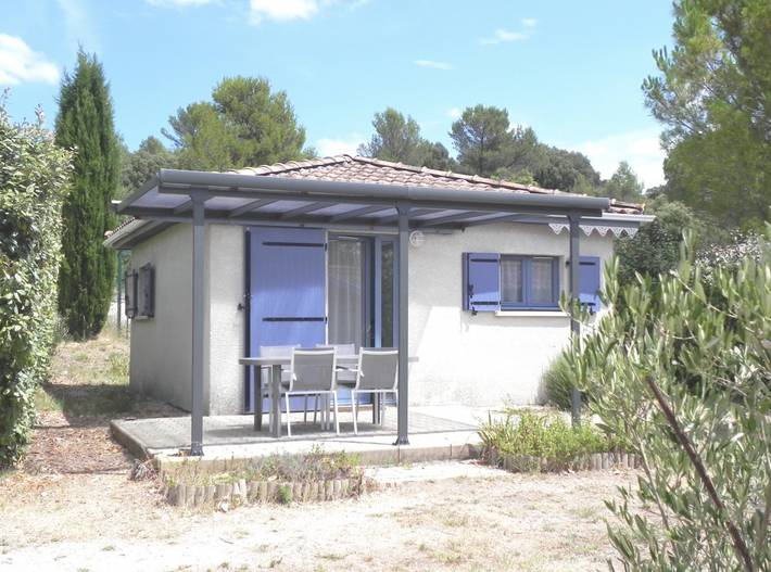 Gîte pour 4 personnes, avec jardin ainsi que terrasse et piscine