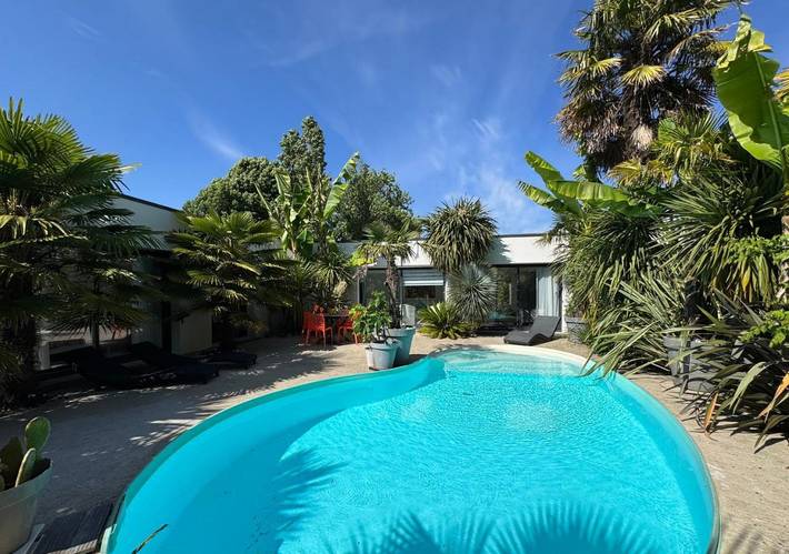 Maison d’hôte pour 4 personnes, avec Terrasse et Jardin ainsi que Piscine et Vue à Séné