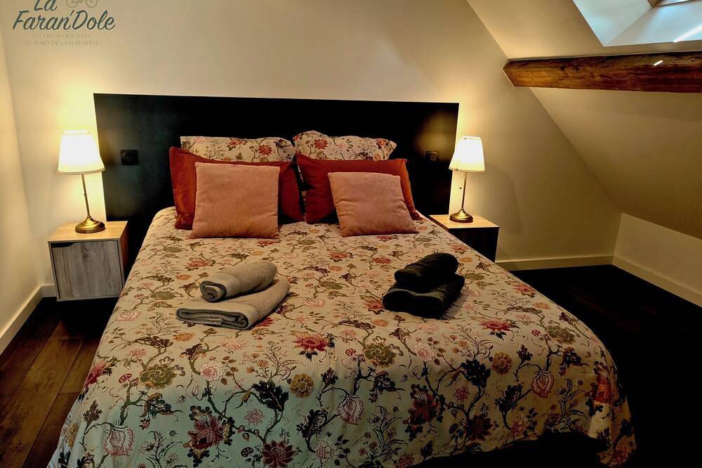 Entire apartment, La Faran'dole - The cosy cocoon on the edge of the greenway. in Dole, Jura