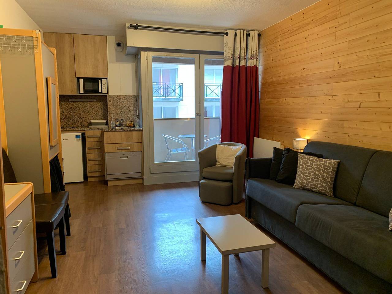 Studio entier, Studio 4 pers avec balcon et Wifi au centre-ville in Brides-les-Bains, Massif de la Vanoise