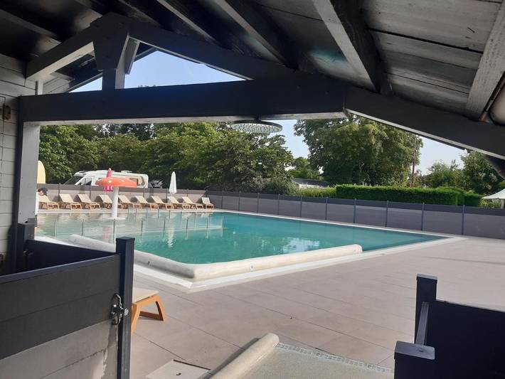 Camping pour 4 personnes, avec Terrasse ainsi que Jardin et Piscine à Foix