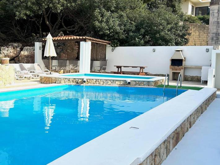 Location de vacances pour 14 personnes, avec jardin et piscine ainsi que bassin pour enfant et vue dans Mellieha