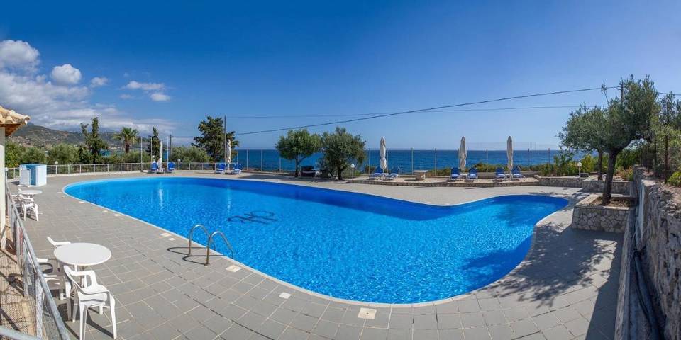 Hotel für 2 Personen, mit Pool und Ausblick sowie Balkon und Garten - 1