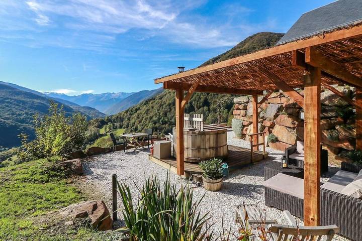 Appartement de vacances pour 3 personnes, avec Jacuzzi et Jardin ainsi que Sauna et Vue