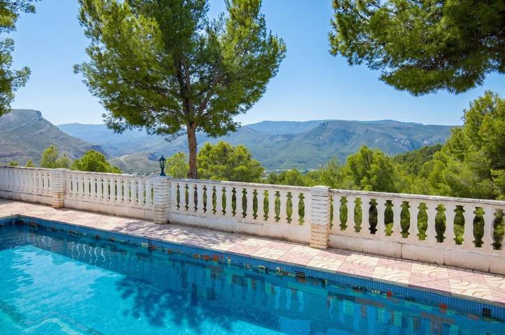 Casa rural para 12 personas, con Balcón y Terraza además de Jardín y Piscina en Los Serranos - 2