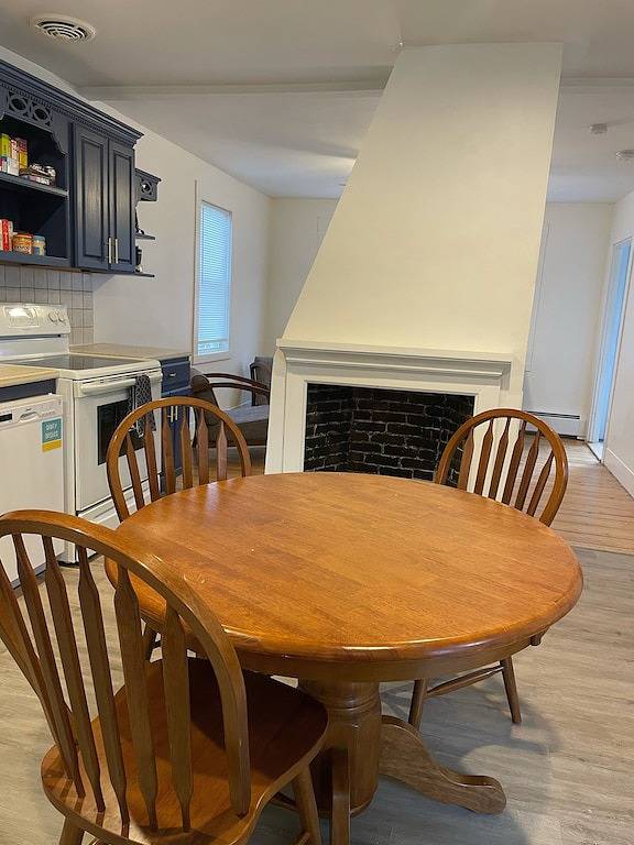 Downtown, 3 Blocks to Ocean! in Bristol (RI), Bristol County