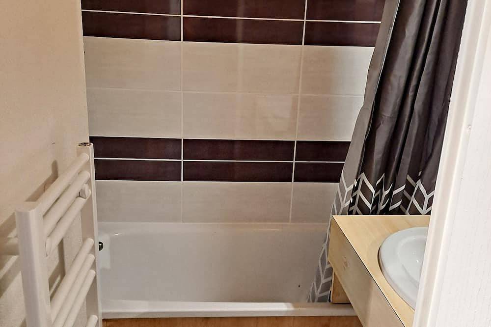 Ganze Wohnung, 42 m² duplex apartment at the foot of the ski slopes in Station de Risoul, Risoul