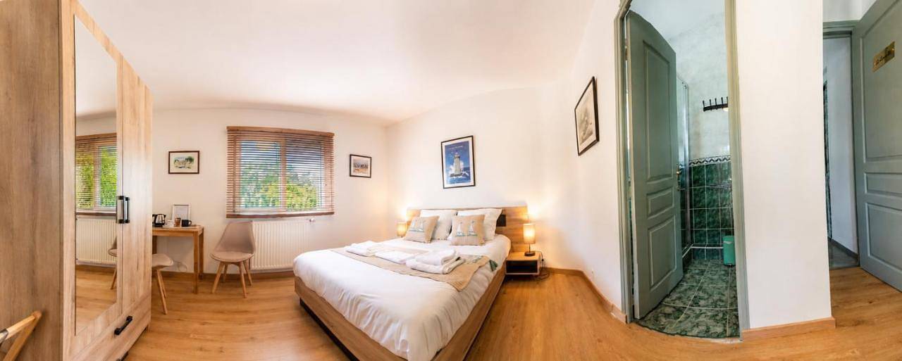 Marypratjoulou Chambres d'hôtes- salle de bain privative- spacieux calme- Gr34- Front de mer- Petit déjeuner compris in Porspoder, Région de Brest