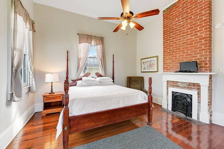 Vacation rental for 8 people, with terrace and hot tub as well as yard in Louisiana