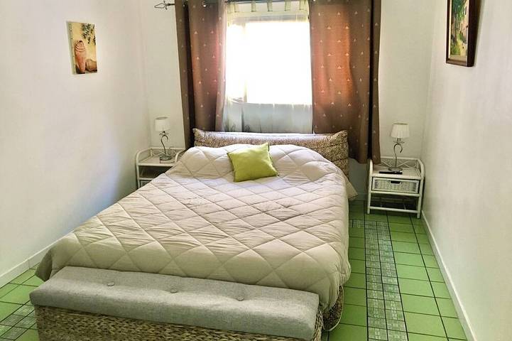 Ferienwohnung für 4 Personen, mit Terrasse und Garten in Porquerolles - 2