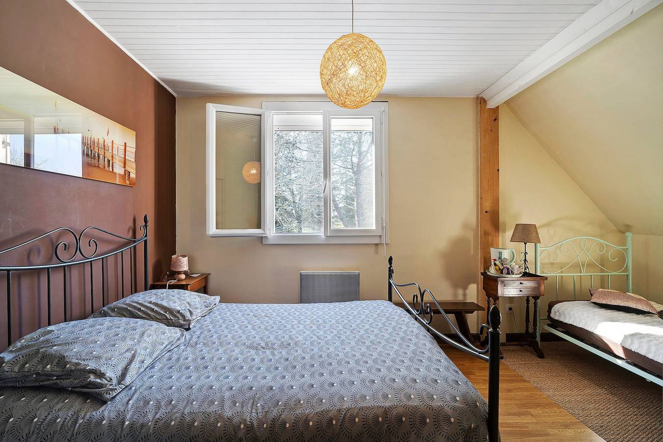 L'Orée du Bois Guest Rooms with Shared Pool, Communal Terrace, and Wi-Fi in Montpon-Ménestérol, Périgord Blanc