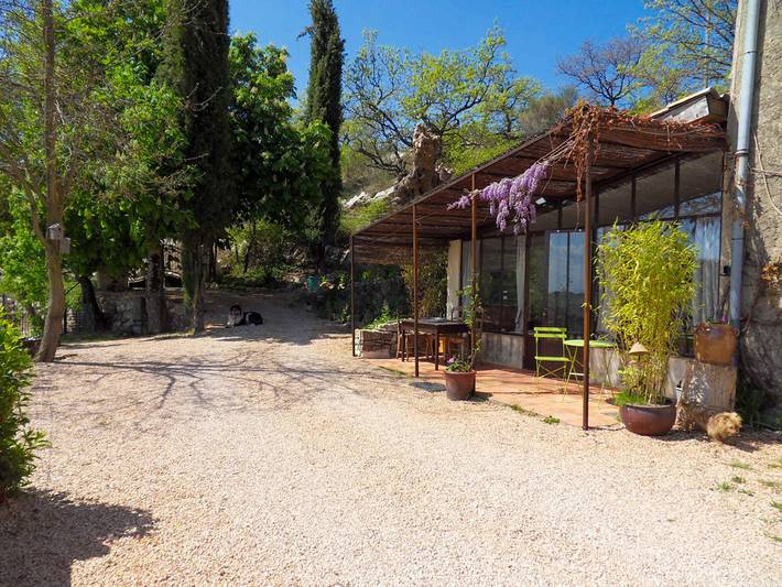 Gîte pour 2 personnes, avec Terrasse ainsi que Jardin et Piscine à Villemus
