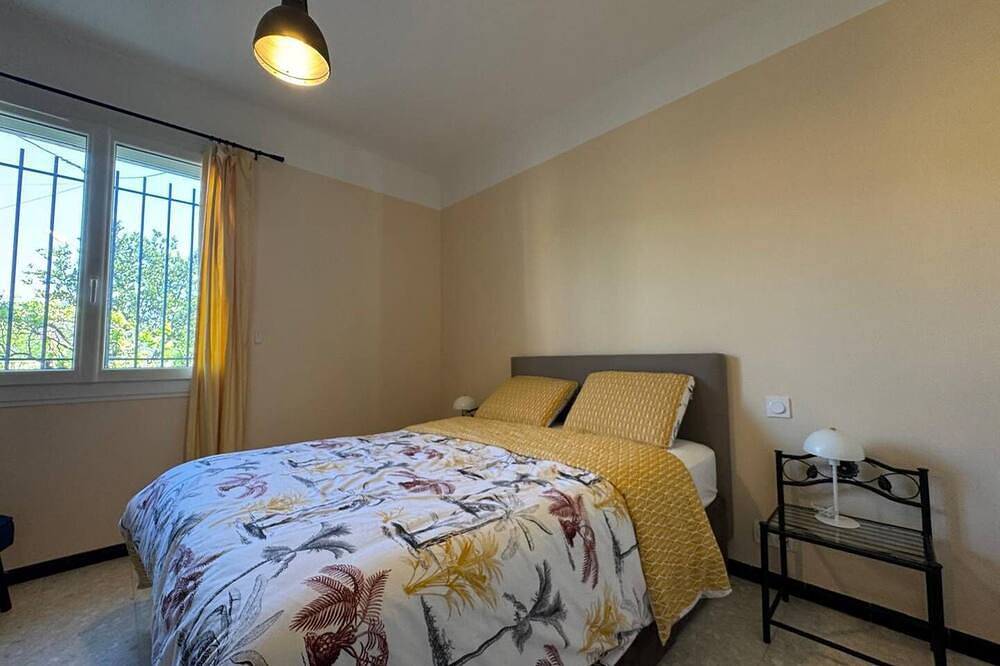 Entire apartment, T3 entièrement climatisé  avec jardin, place de parking et belle terrasse à Prades in Prades, Prades region