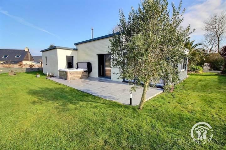 Gîte pour 6 personnes, avec Jacuzzi et Terrasse ainsi que Jardin et Vue à Trédrez-Locquémeau