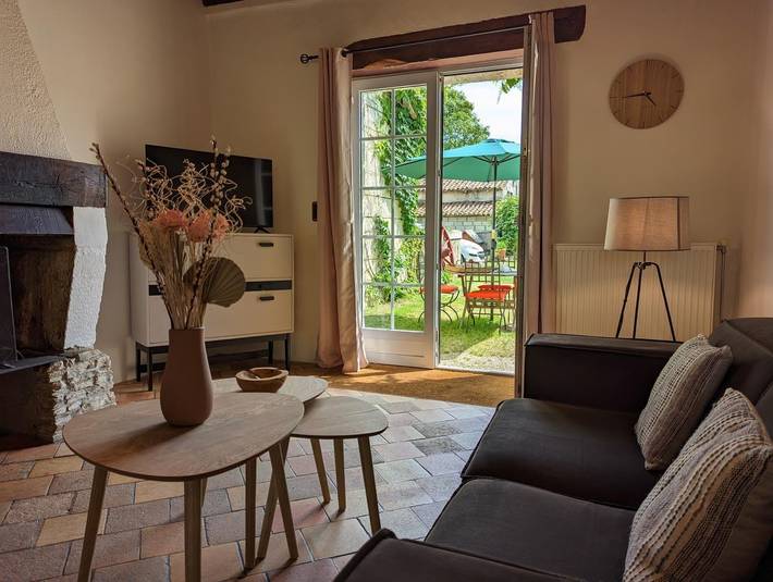 Gîte pour 2 personnes, avec Terrasse ainsi que Jardin et Piscine en Charente - 2