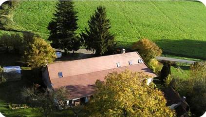 Gîte pour 2 personnes, avec jardin et terrasse dans Cosges
