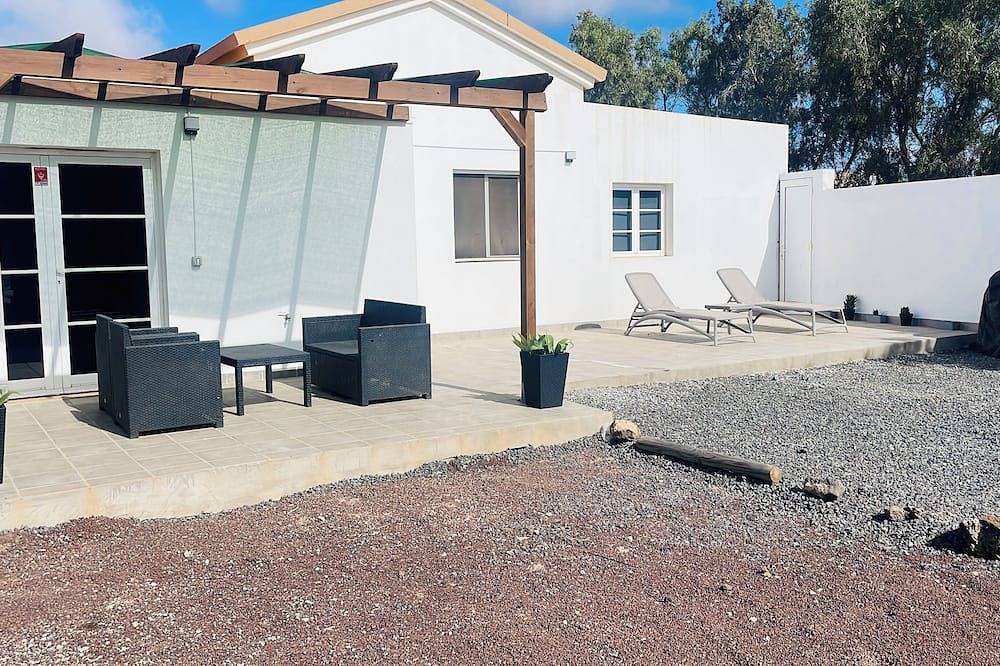 Typical Canary Island house with lots of outdoor space. in Villaverde, La Oliva