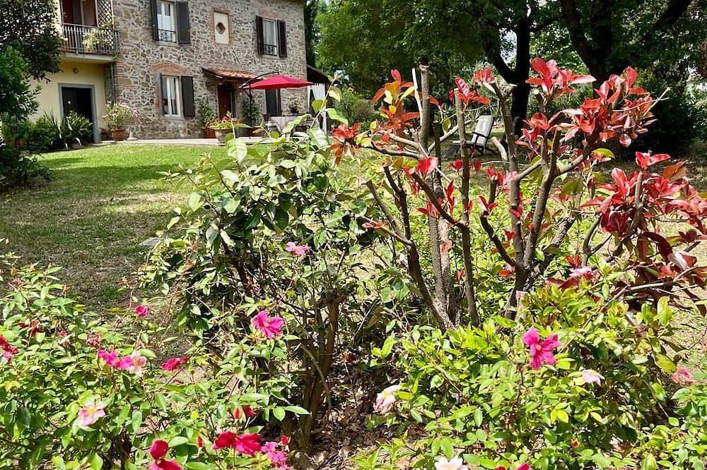 Tuscan country house with swimming pool Dog friendly in Larciano, Provincia di Pistoia
