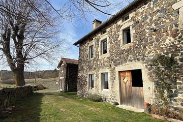 Gîte pour 8 personnes, avec jardin, animaux acceptés à Le Monastier-sur-Gazeille