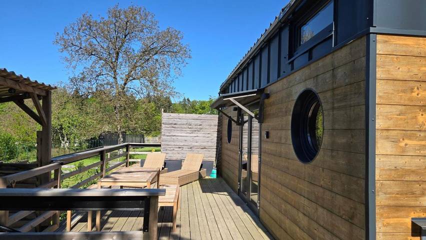 Chalet pour 4 personnes, avec jardin et piscine ainsi que jacuzzi et sauna