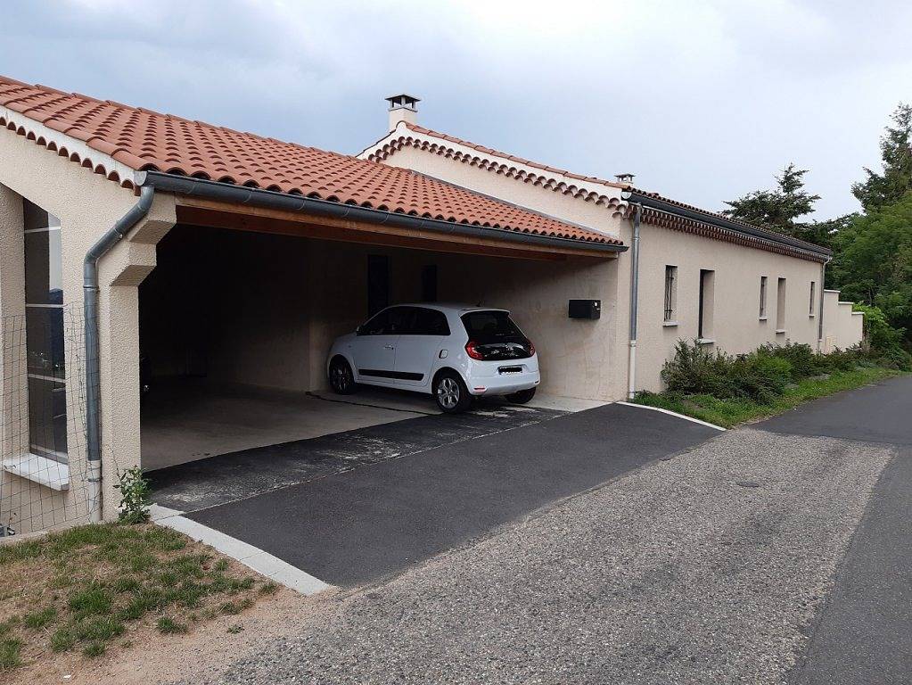 Chambres d'hotes "Le Garde" - Chambre " Les Pialousses" in Chambles, Montbrison