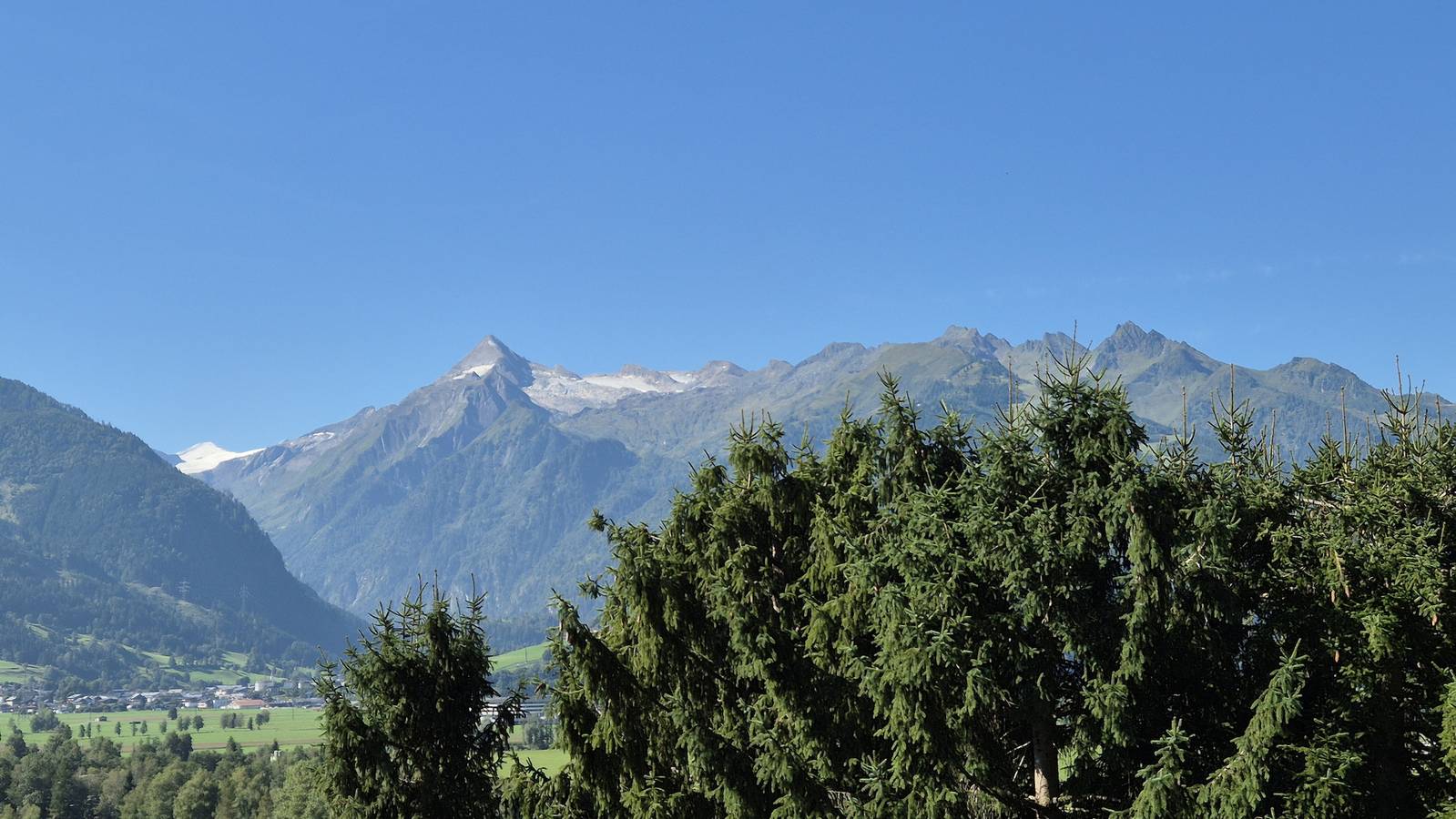 Entire apartment, Penthouse Forsterhaus - glacier view in Zell am See, Kitzbuehl alps