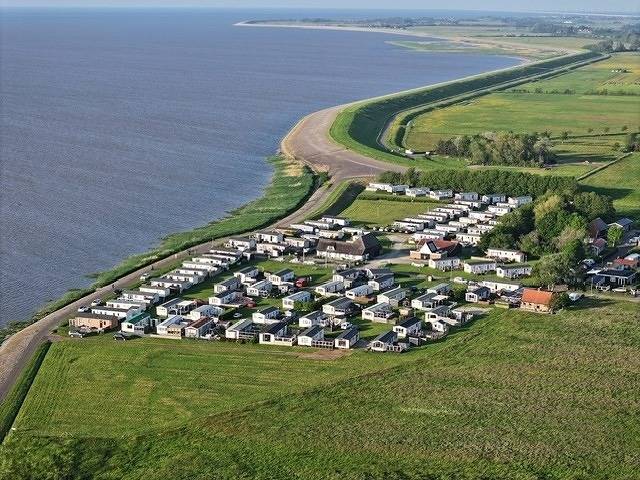 Nr. 90 Neues, ruhiges Ferienhaus  direkt am Wattenmeer, hundefreundlich, komplett eingezäunt in Wieringen, Ijsselmeer