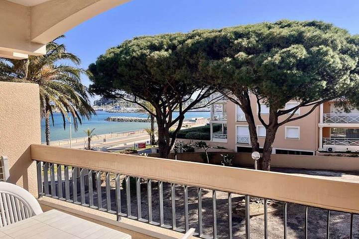 Gîte pour 4 personnes, avec terrasse et balcon/terrasse, animaux acceptés dans Plage Des Tamaris Cavalaire Sur Mer